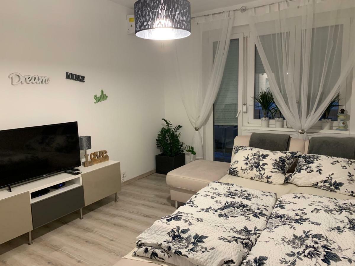 Appartamento Origo Győr Esterno foto